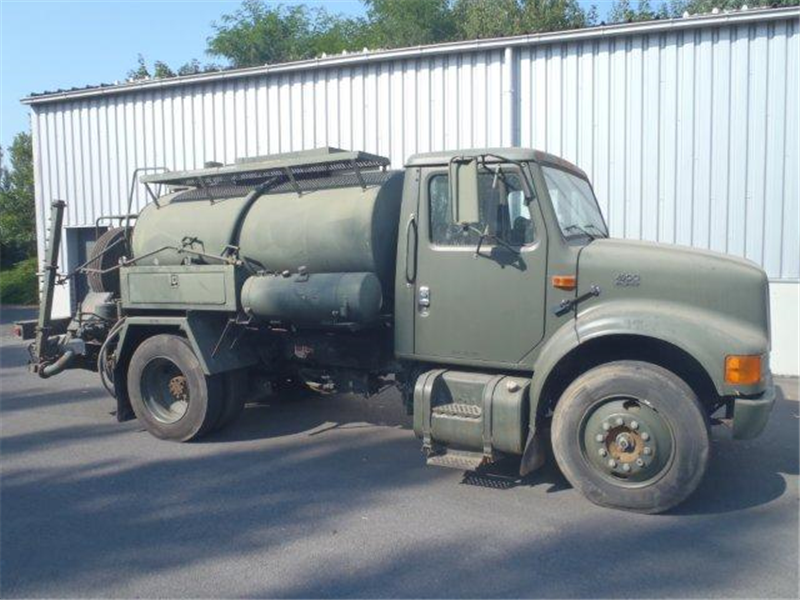 Asfaltsproeier, legeruitvoering, merk Etnyre model S-2000 (international truck 4900 DT466)