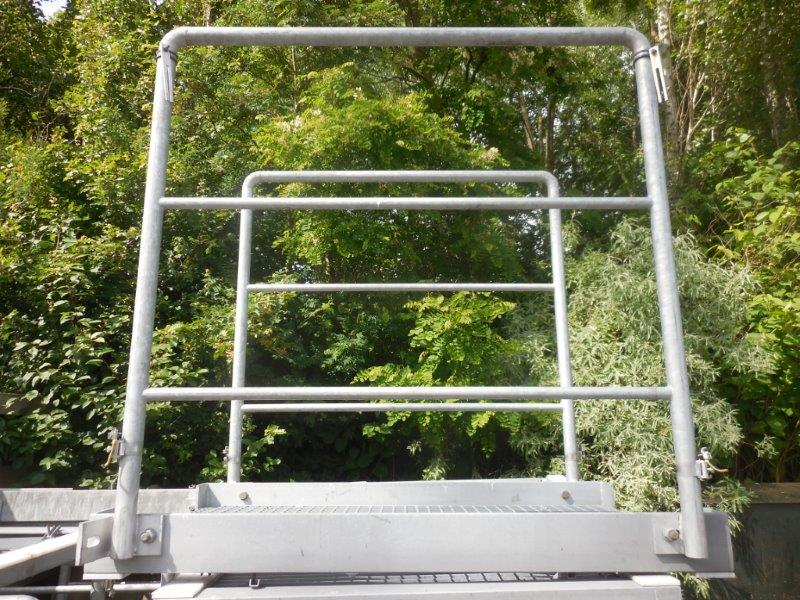 Loopweg met railing, gegalvaniseerd, lengte 1365mm, breedte 800mm